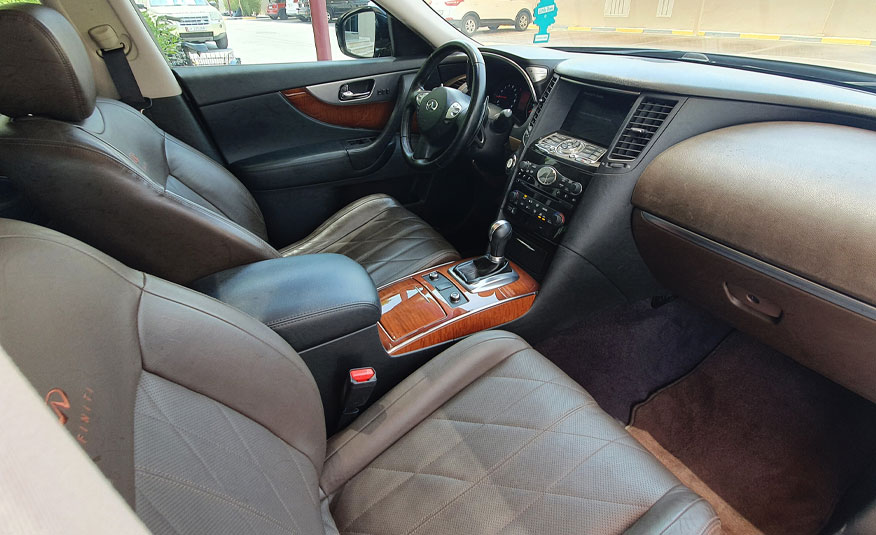 Infinity Q50 model 2012 74k kms